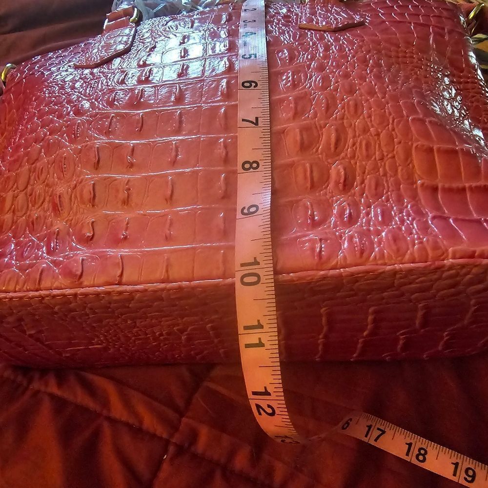 HOT PINK CROC SATCHEL - Picture 7 of 8